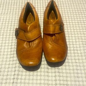 Clark’s Artisan Women’s. Size 9M.